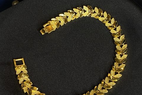 Gold Elegant Bracelet